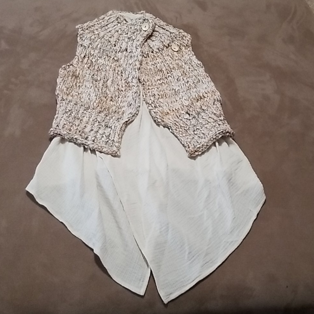 Anthropologie Cream Vest – XS – Fall Layering Piece with Snap & Button Closure